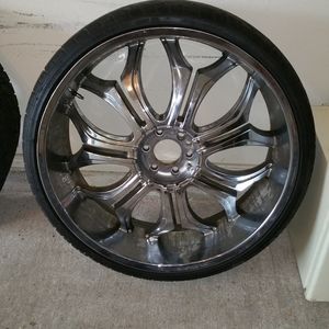 Selling 28" rims 6 lugs and good tires